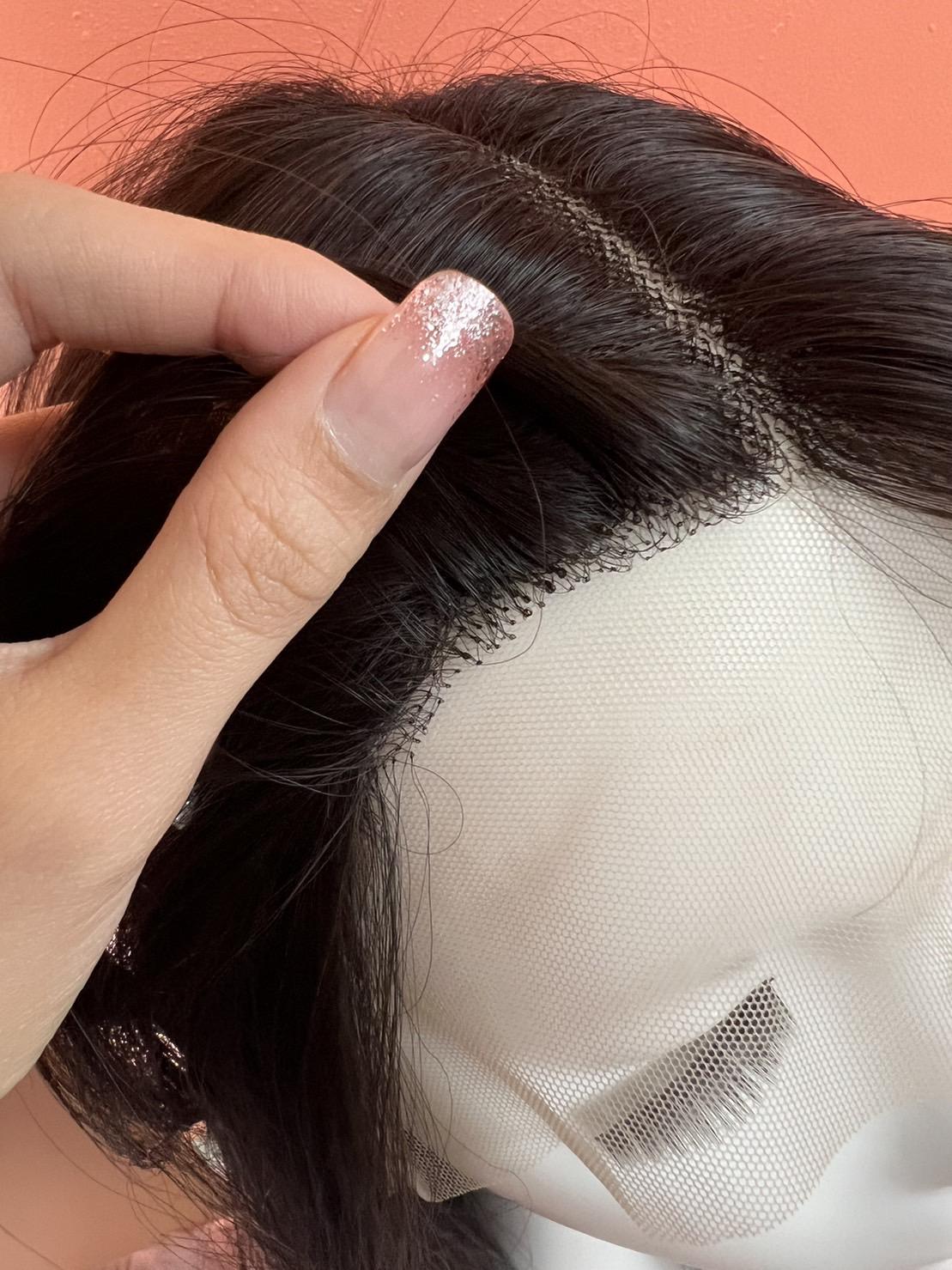 T39ไฮไลท์ : วิกผมงุ้มเล็กน้อยปลายสไลค์(กึ่งทอมือตัวT) : สีไฮไลท์ (แถมหวี+สเปร์ย+เน็ตถุงน่อง+ขาตั้ง)