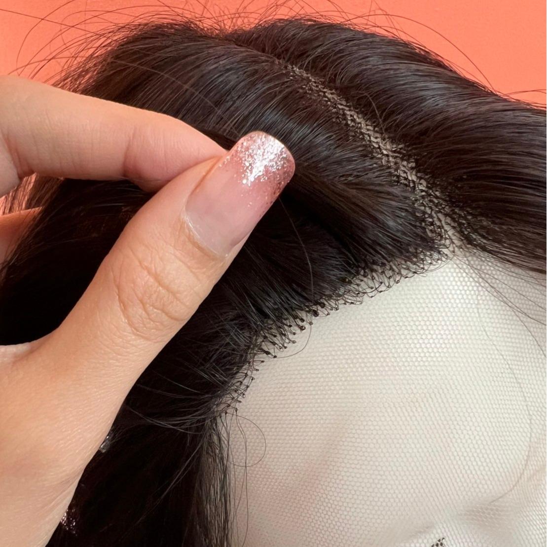 T39ไฮไลท์ : วิกผมงุ้มเล็กน้อยปลายสไลค์(กึ่งทอมือตัวT) : สีไฮไลท์ (แถมหวี+สเปร์ย+เน็ตถุงน่อง+ขาตั้ง)