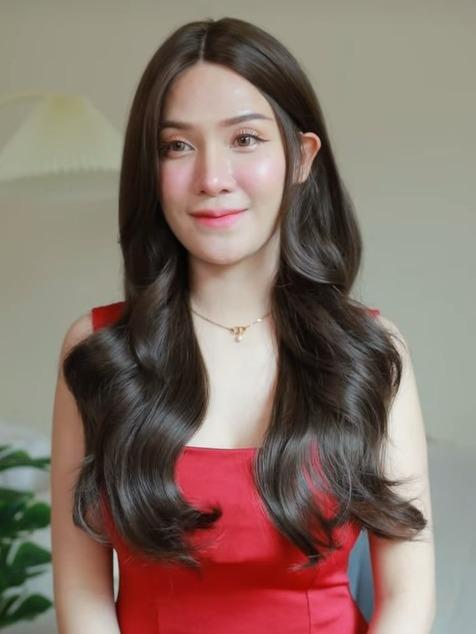 รหัส TP - วิกผมลอนแสกกลาง(ทอมือตัวTตัดขอบแล้ว) ความยาว 70 ซม. (แถมเน็ตถุงน่อง+ขาตั้ง+หวี+สเปรย์)
