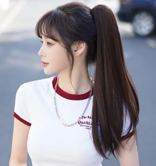 รหัส M75 : หางม้าหนีบผมตรงปลายงุ้มเล็กน้อย : (ป้ายชมพู) ความยาวประมาณ 55 ซม ไหมสังเคราะห์เกรดดี คุณภาพดี ไม่มีเงา - แถมหวี -